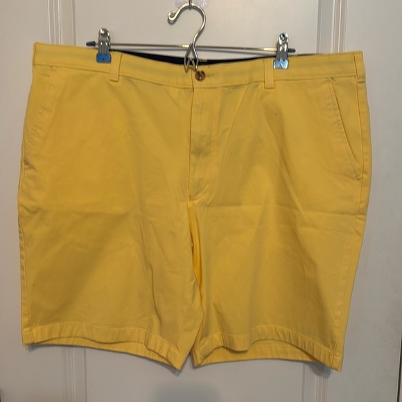 Club room Men's Regular-Fit 9" 4-Way Stretch Shorts
NWOT
Size 42 - Picture 2 of 7